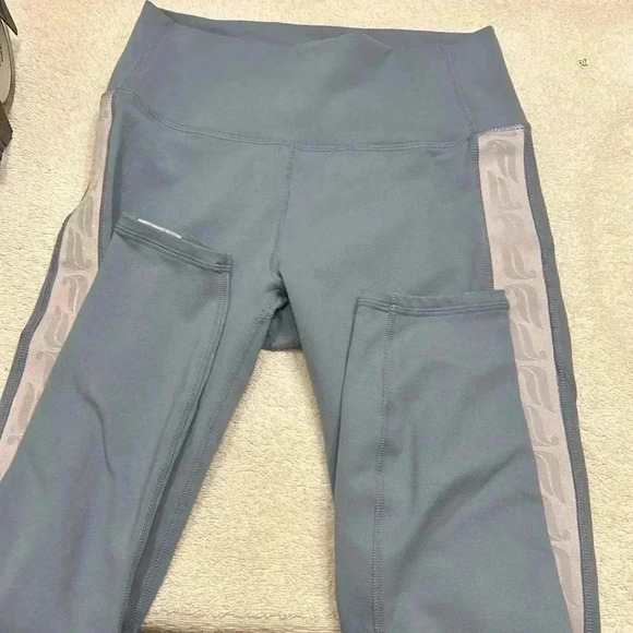 1. Fabletics Woman Blue Leggings Size Small - Picture 3 of 6